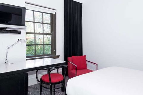 Peppers Gallery Hotel, Canberra - New Castle Holiday 3