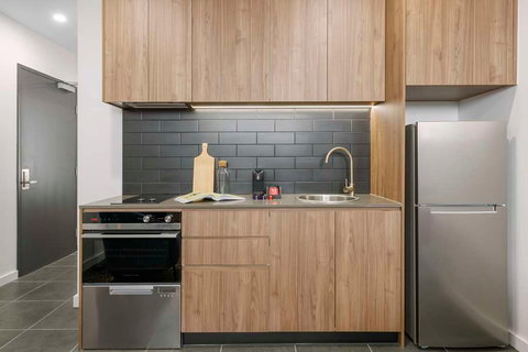 Punthill Essendon North - New Castle Holiday 12