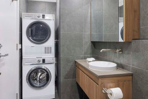 Punthill Essendon North - New Castle Holiday 15