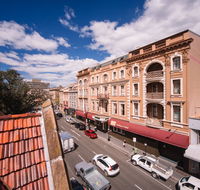 Hadley's Orient Hotel - New Castle Holiday