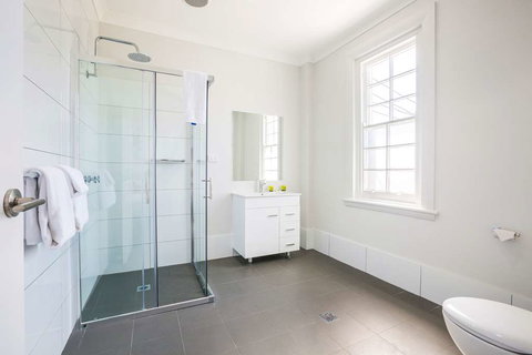 Nightcap at Regents Park Hotel - New Castle Holiday 1