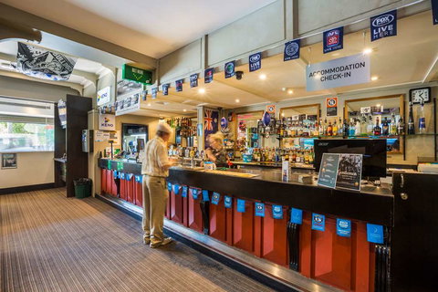 Nightcap at Regents Park Hotel - New Castle Holiday 8