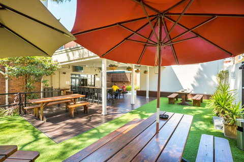 Nightcap at Regents Park Hotel - New Castle Holiday 9