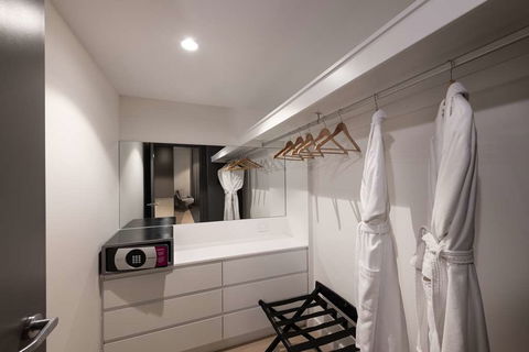 Hilton Adelaide - New Castle Holiday 16