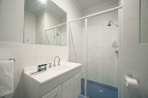 Franklin Central Apartments - New Castle Holiday 1