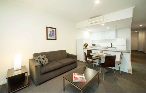 Franklin Central Apartments - New Castle Holiday 3
