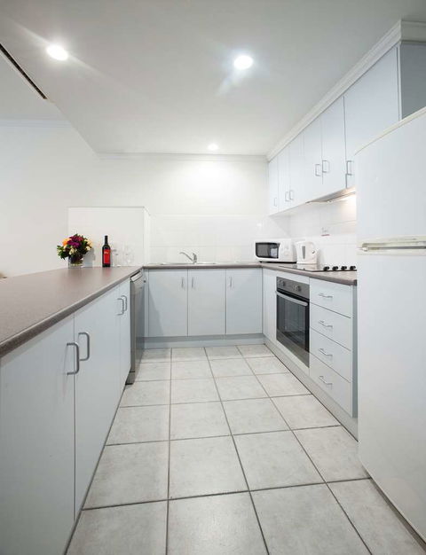Franklin Central Apartments - New Castle Holiday 4