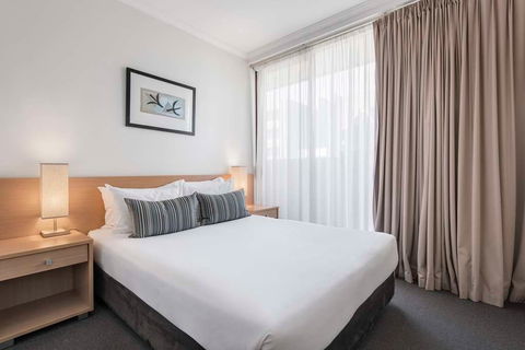Franklin Central Apartments - New Castle Holiday 8