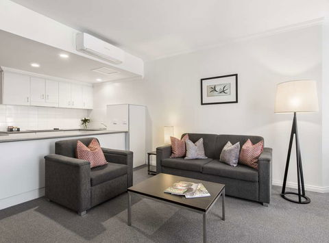 Franklin Central Apartments - New Castle Holiday 9