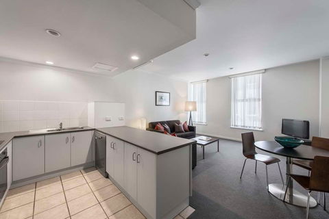 Franklin Central Apartments - New Castle Holiday 11