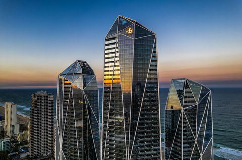 Langham, Gold Coast & Jewel Residences - New Castle Holiday 1