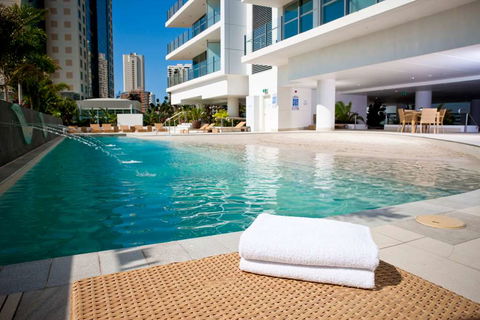 Wyndham Surfers Paradise Resort - New Castle Holiday 10