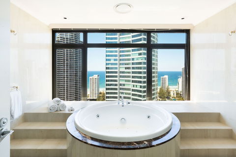 Voco Gold Coast - New Castle Holiday 13