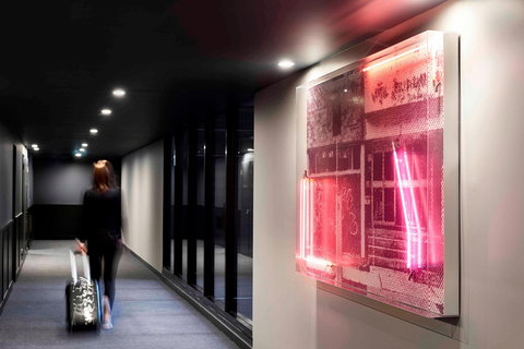 Midnight Hotel, Autograph Collection - New Castle Holiday 3