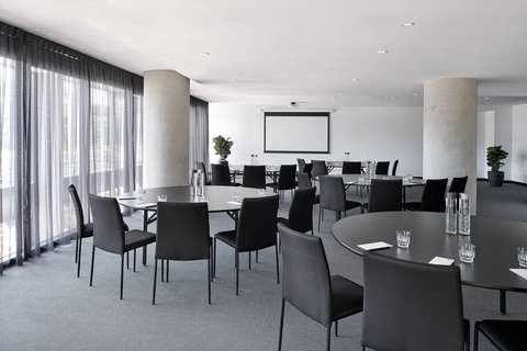 Midnight Hotel, Autograph Collection - New Castle Holiday 9