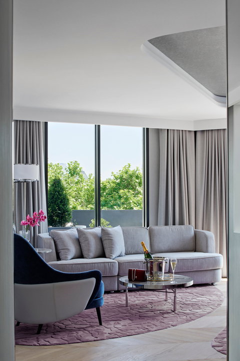 Royce Hotel - New Castle Holiday 15