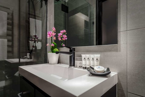 Crest on Park - New Castle Holiday 2