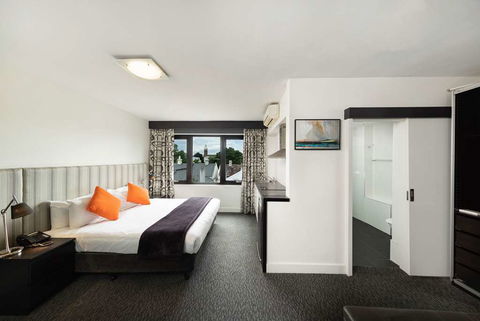 Comfort Hotel East Melbourne - New Castle Holiday 7