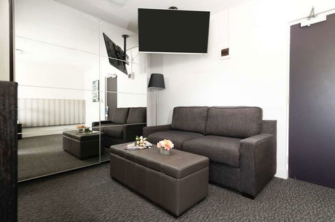 Comfort Hotel East Melbourne - New Castle Holiday 8
