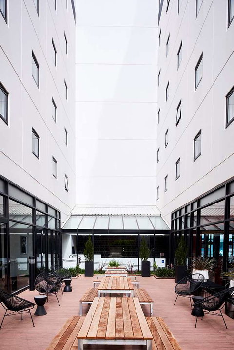 Essence Hotel Carlton - New Castle Holiday 0