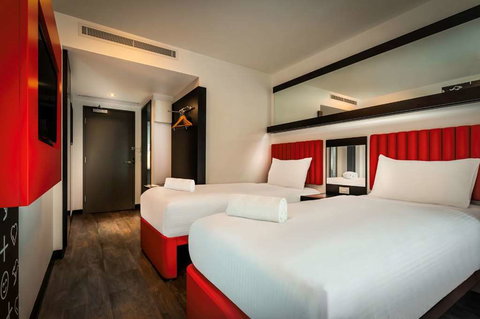 Essence Hotel Carlton - New Castle Holiday 6