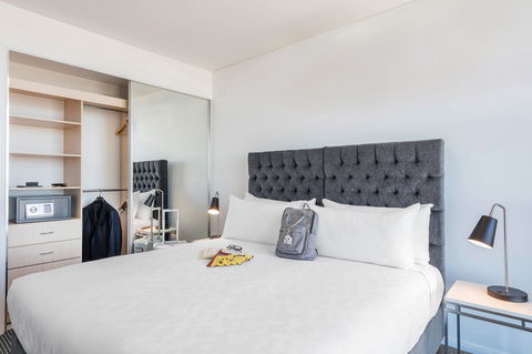 Meriton Suites Campbell Street - New Castle Holiday 6