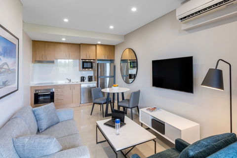 Meriton Suites Waterloo - New Castle Holiday 1