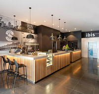 Hotel Ibis World Square - New Castle Holiday