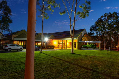 DoubleTree by Hilton Hotel Alice Springs - New Castle Holiday 1