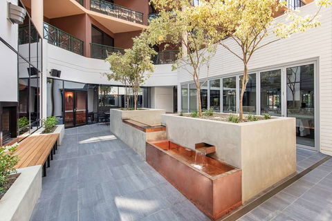 Amora Hotel Riverwalk Melbourne - New Castle Holiday 2