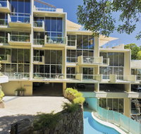 Little Cove Court - New Castle Holiday