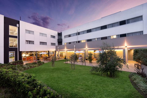 Atura Dandenong - New Castle Holiday 1