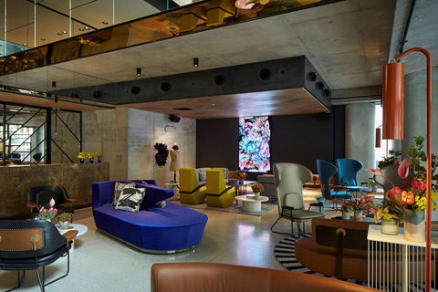 QT Melbourne - New Castle Holiday 1