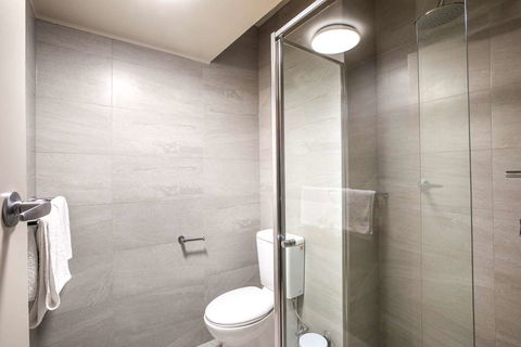 Nightcap at Manhattan Hotel - New Castle Holiday 1