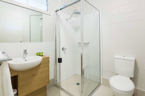 Nightcap at Edge Hill Tavern - New Castle Holiday 1