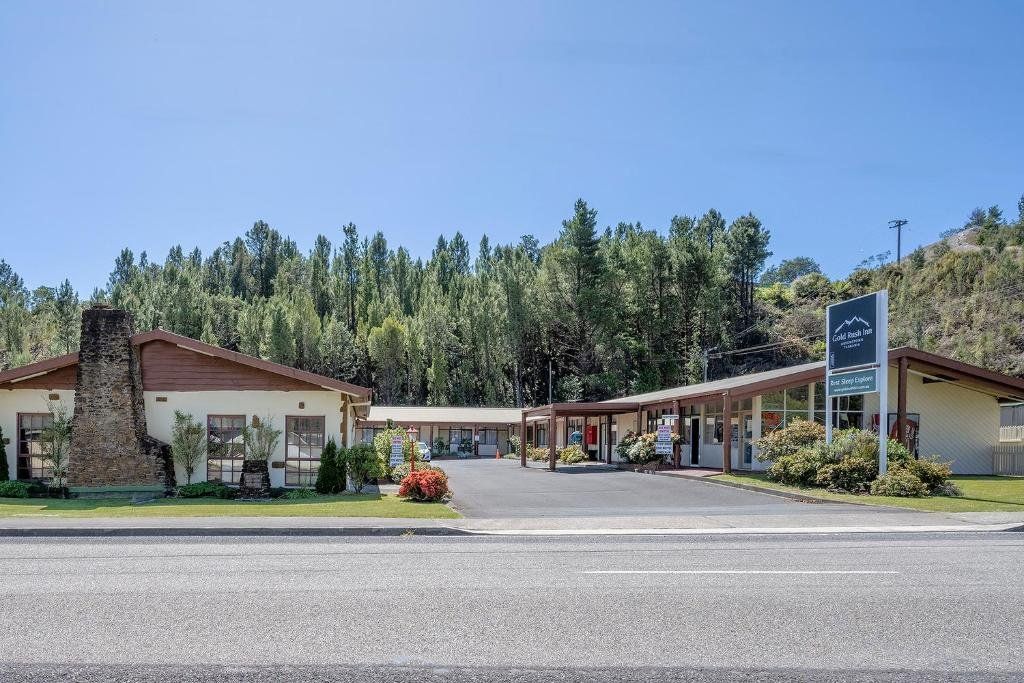 Strathgordon TAS New Castle Holiday