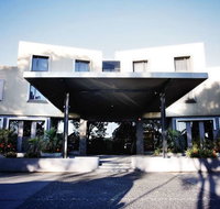 Golden Pebble Hotel - New Castle Holiday