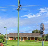 Bushmans Motor Inn - New Castle Holiday