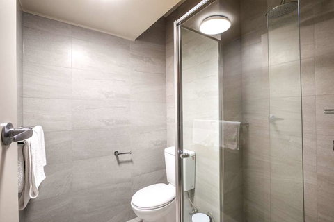 Nightcap at Manhattan Hotel - New Castle Holiday 1