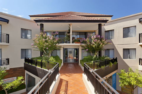Astra Apartments The Griffin - New Castle Holiday 2