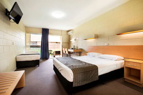 Dalrymple Motel - New Castle Holiday 2