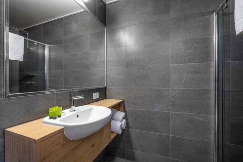 Nightcap at Gateway Hotel - New Castle Holiday 3