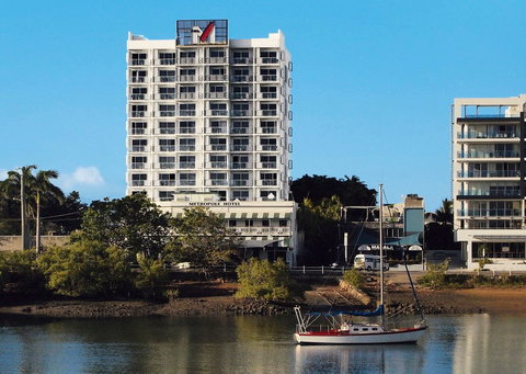 Oaks Metropole Hotel - New Castle Holiday 0