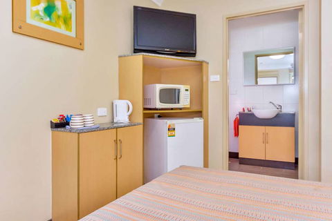 Econo Lodge Karratha - New Castle Holiday 11