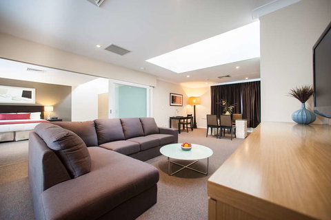 Ramada Hotel & Suites Sydney Cabramatta - New Castle Holiday 7