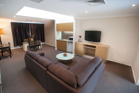Ramada Hotel & Suites Sydney Cabramatta - New Castle Holiday 8