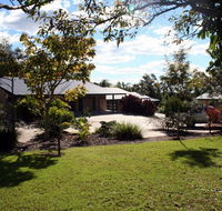 Emeraldene Inn  Eco Lodge - New Castle Holiday