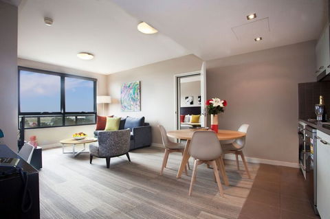 Quest Mascot - New Castle Holiday 2