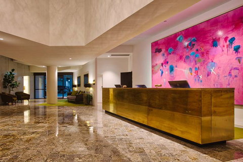 Eatons Hill Hotel - New Castle Holiday 1