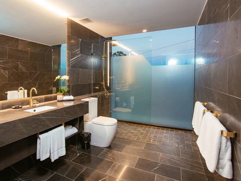 Eatons Hill Hotel - New Castle Holiday 2